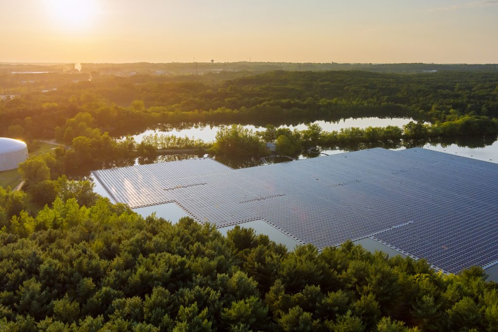 Solar cell platform on a lake