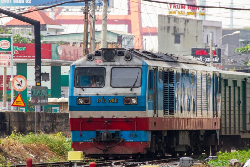 train zug railway vietnam