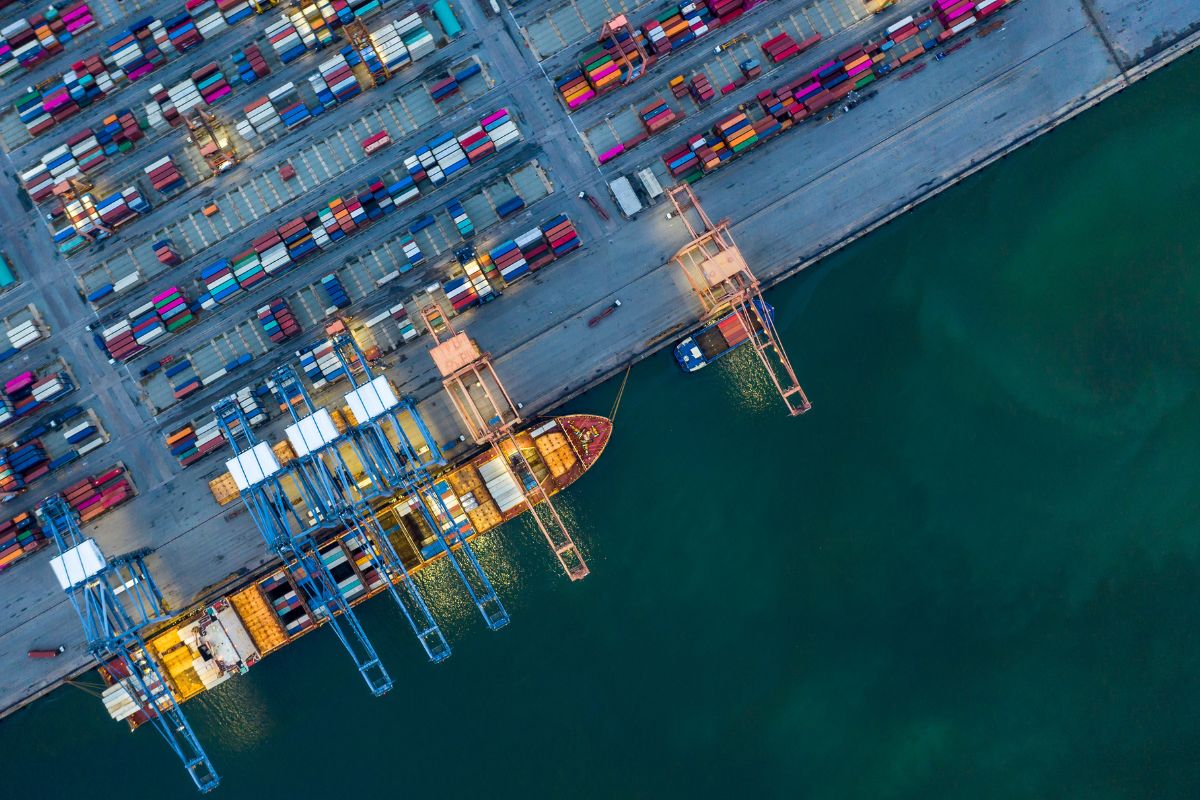 export container import